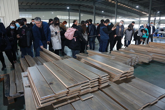 97国际地板出产车间